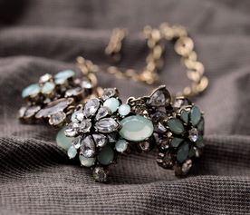 復(fù)古時尚 歐美風綠色吊墜毛衣項鏈的魅力